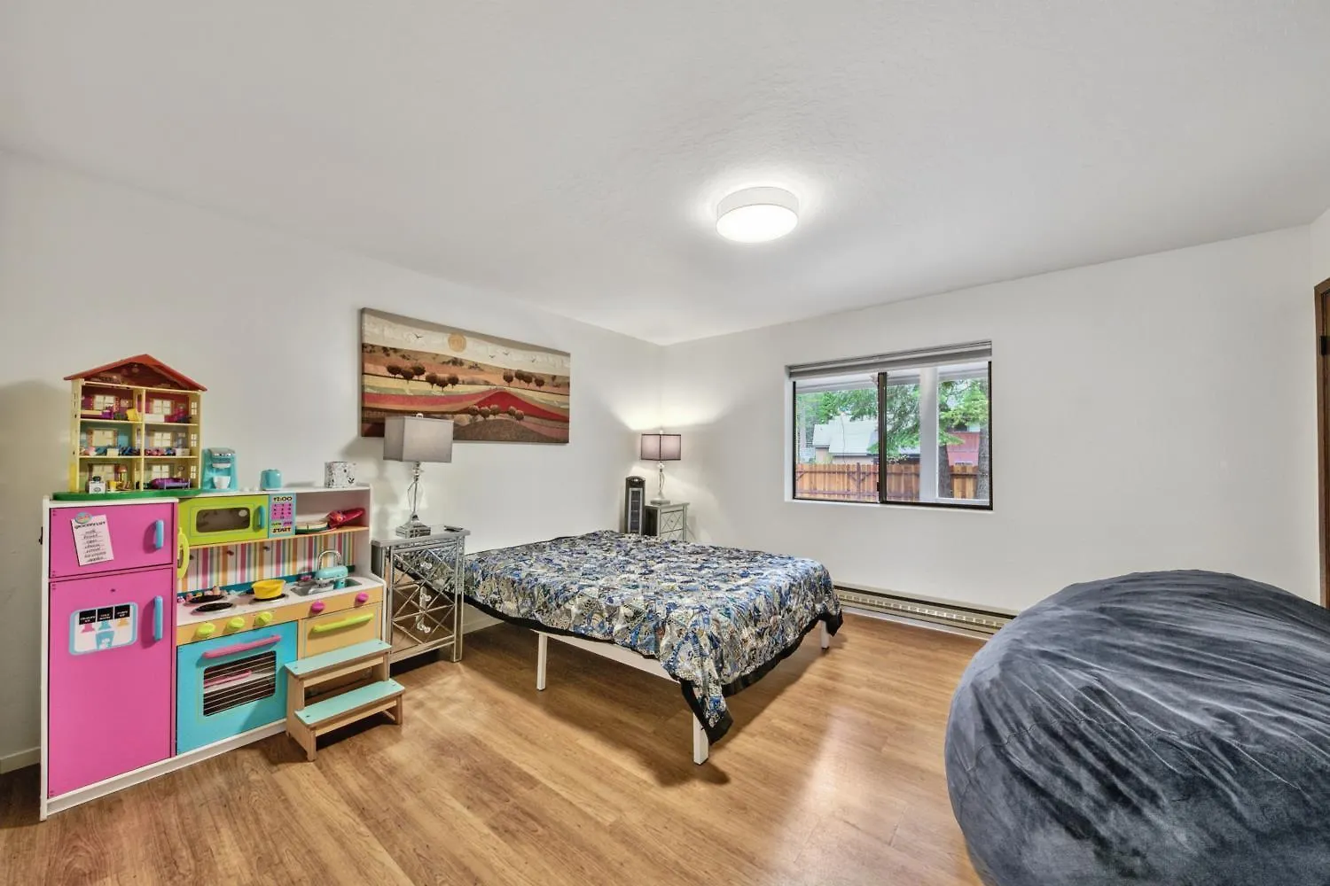 סאות' לייק טאהו 3685S River View Retreat