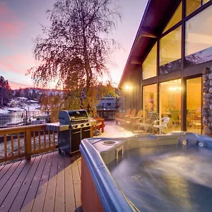 Waterfront Apres' Ski Cabin Holiday home